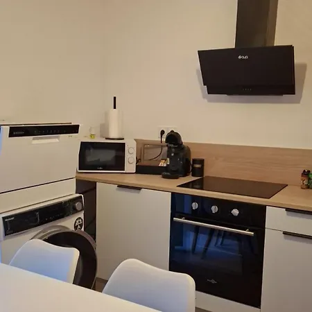 Petit Avec Terrasse *